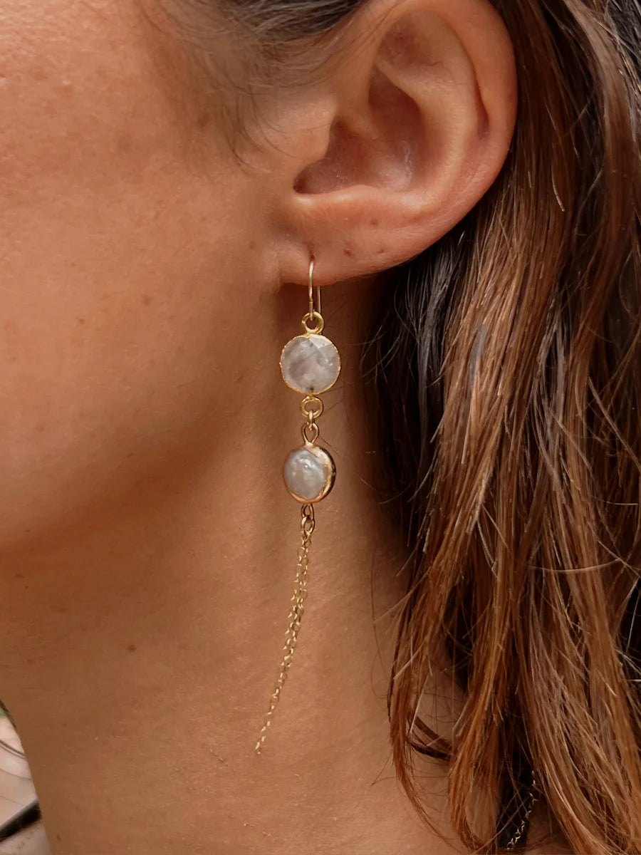 TOA Moonstone Perla Earrings