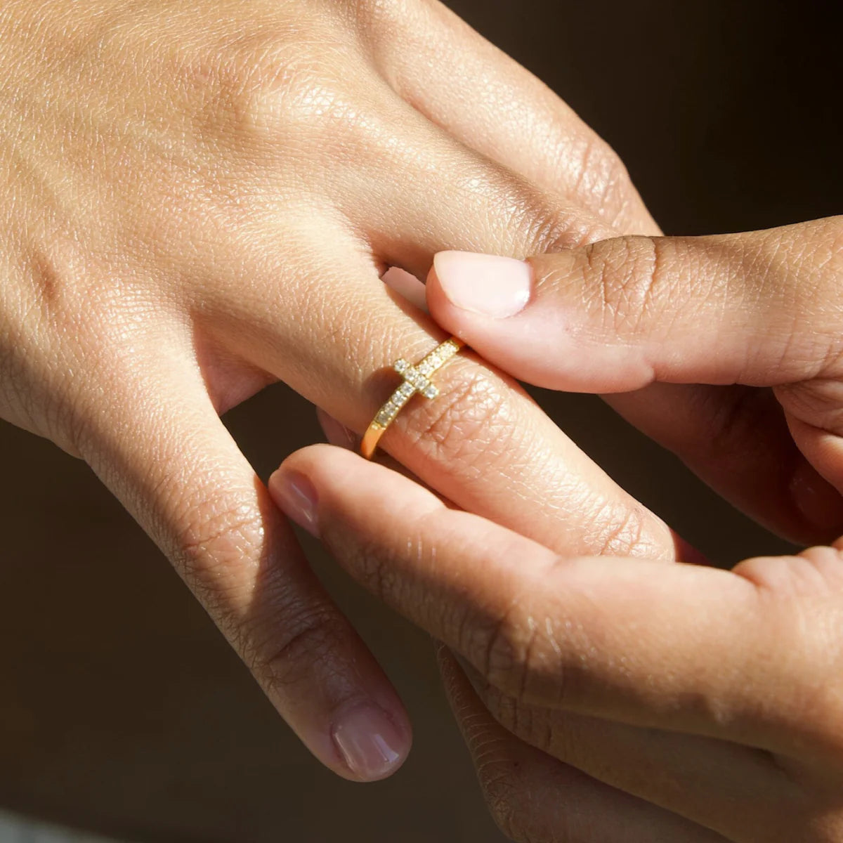 EV Brooks Sideways Cross Ring