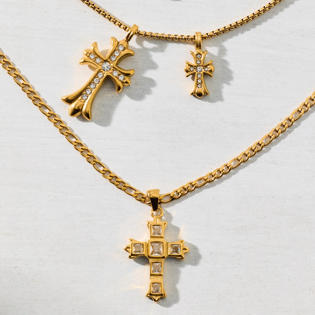 EV Maren Figaro Chain Cross Necklace