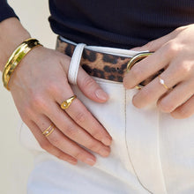 Load image into Gallery viewer, EV Vesper Heart Signet Ring
