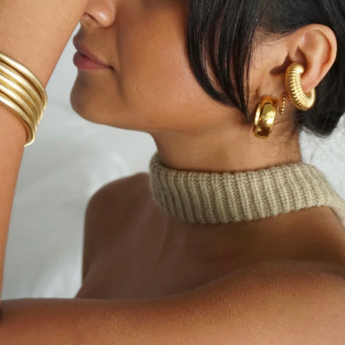 EV Cosa Medium Hoop Earrings
