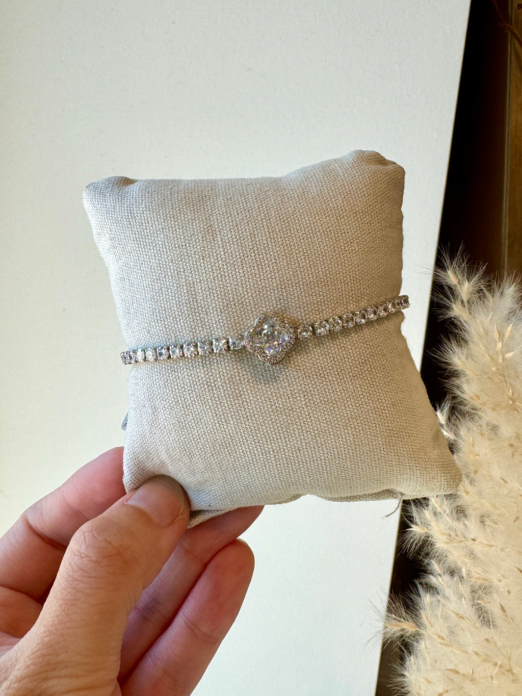 Centered Clover Lariat Bracelet