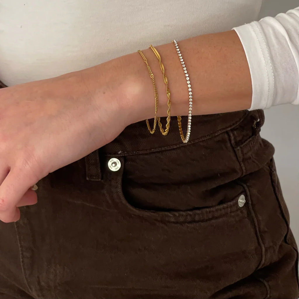 EV Pierce Twist Chain Bracelet