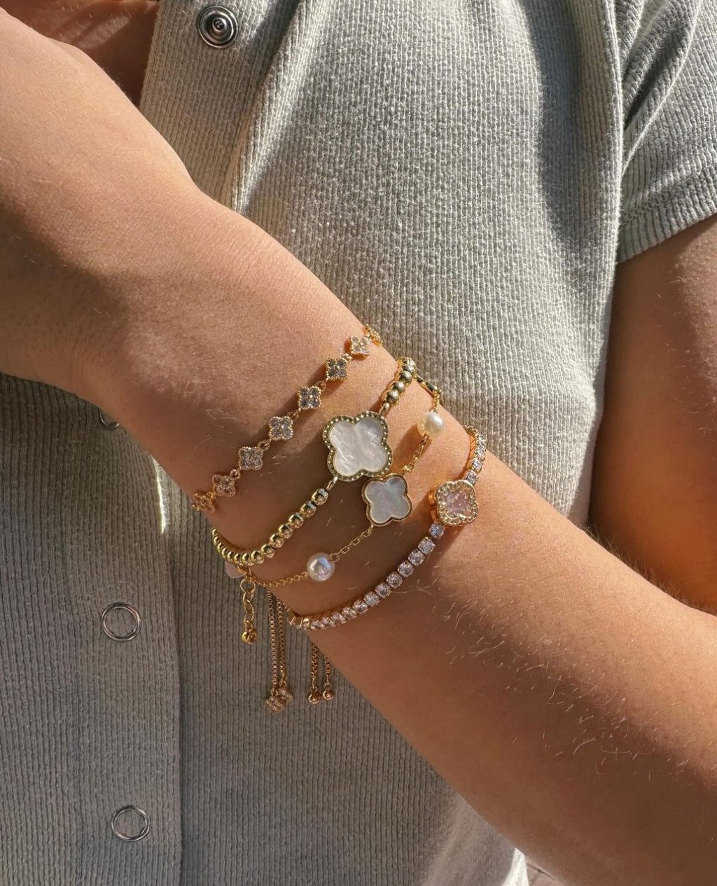 Centered Clover Lariat Bracelet