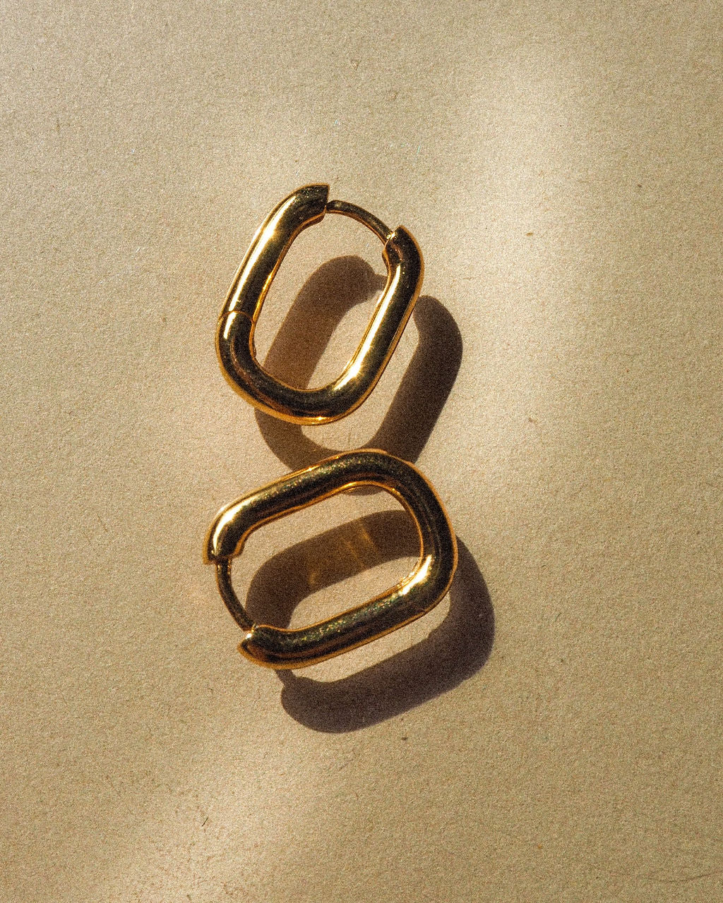 LAJ Chain Link Huggies