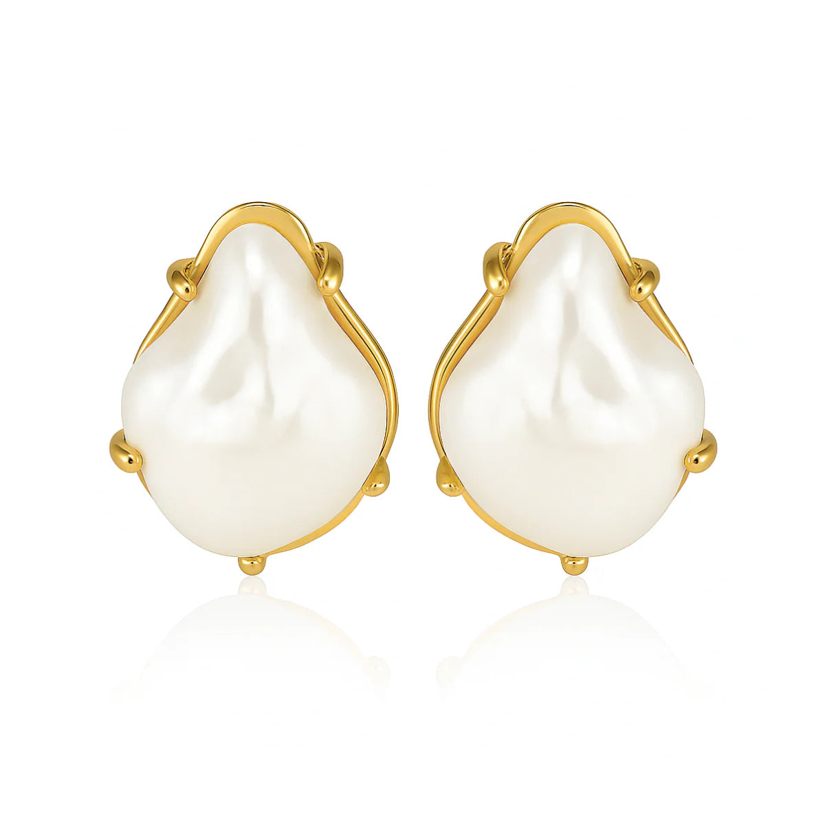 EV Willa Oversized Baroque Pearl Earrings