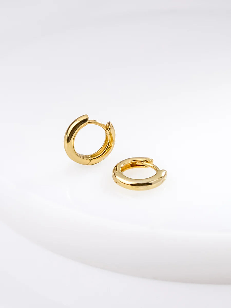 WCO Classic 7mm Baby Huggie Earring