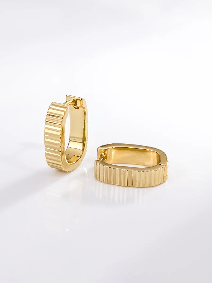WCO Ribbed Bar Huggie Earrings