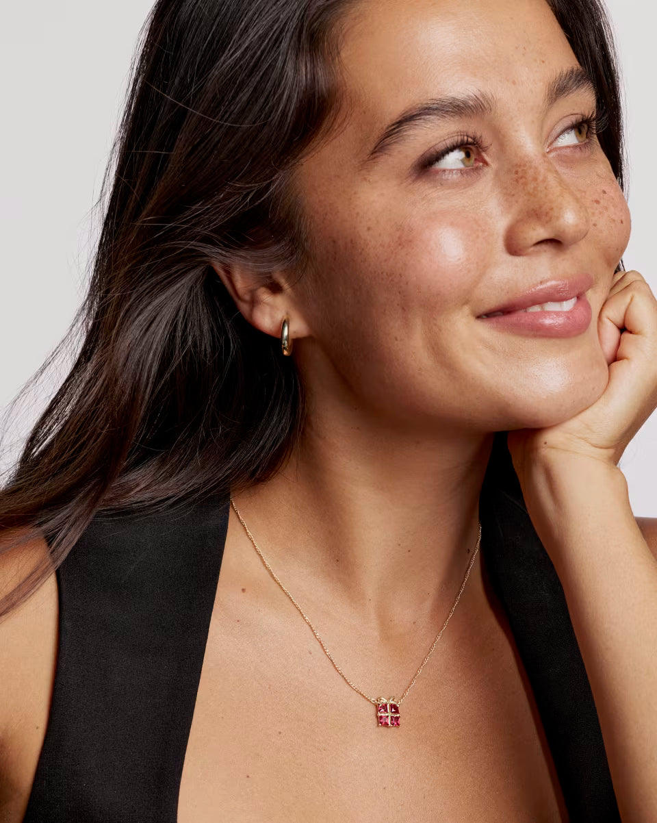 KS Present Short Pendant Necklace