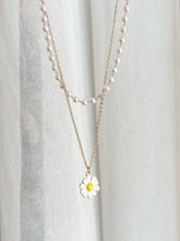 Load image into Gallery viewer, Daisy Pendant Double Layered Necklace with Pearl
