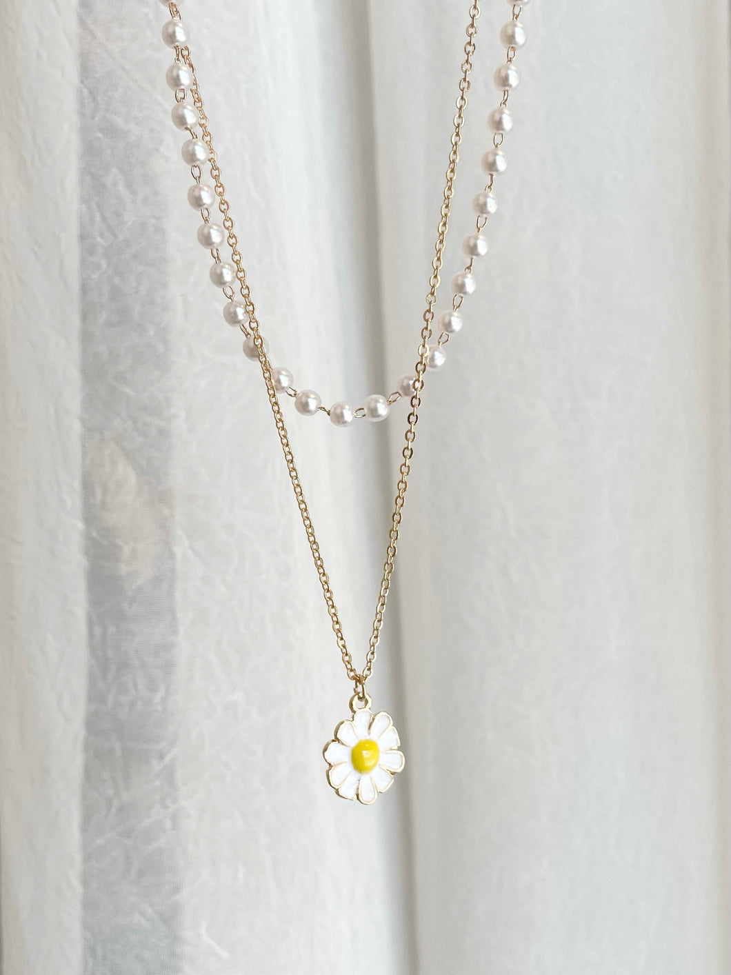 Daisy Pendant Double Layered Necklace with Pearl