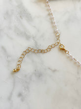 Load image into Gallery viewer, Daisy Pendant Pearl Necklace
