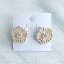 Load image into Gallery viewer, Nina Flower Earrings

