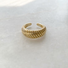 Load image into Gallery viewer, Ribbed Statement Ring
