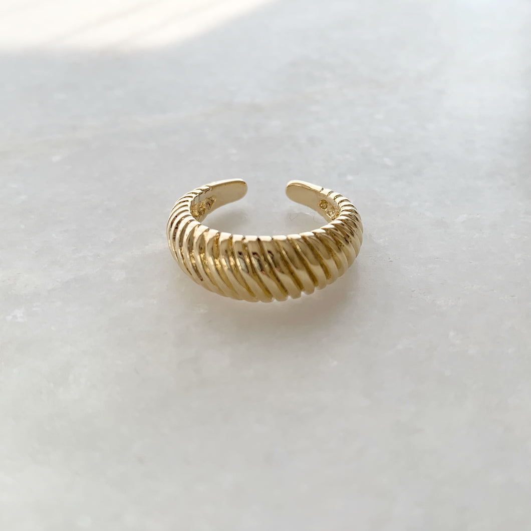 Ribbed Statement Ring