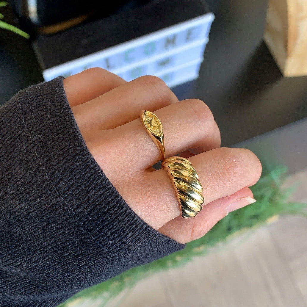 Ribbed Statement Ring